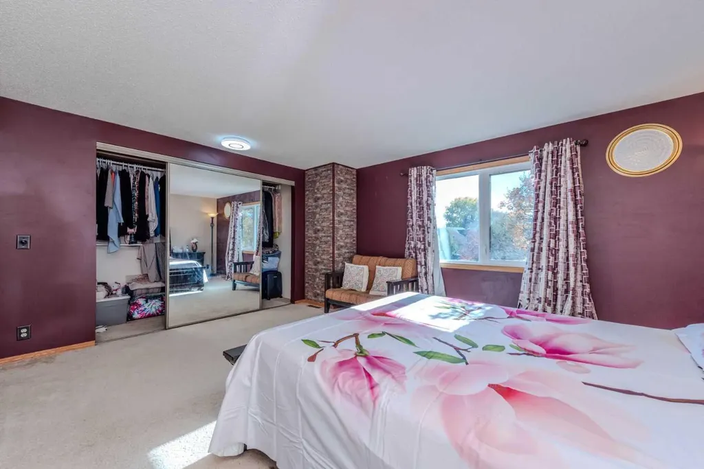 78 Queen Anne Close SE Calgary AB T2J 6E5
