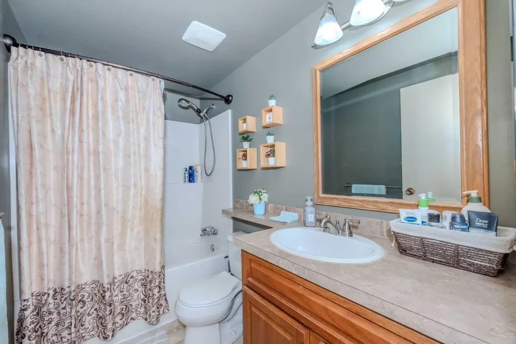 78 Queen Anne Close SE Calgary AB T2J 6E5