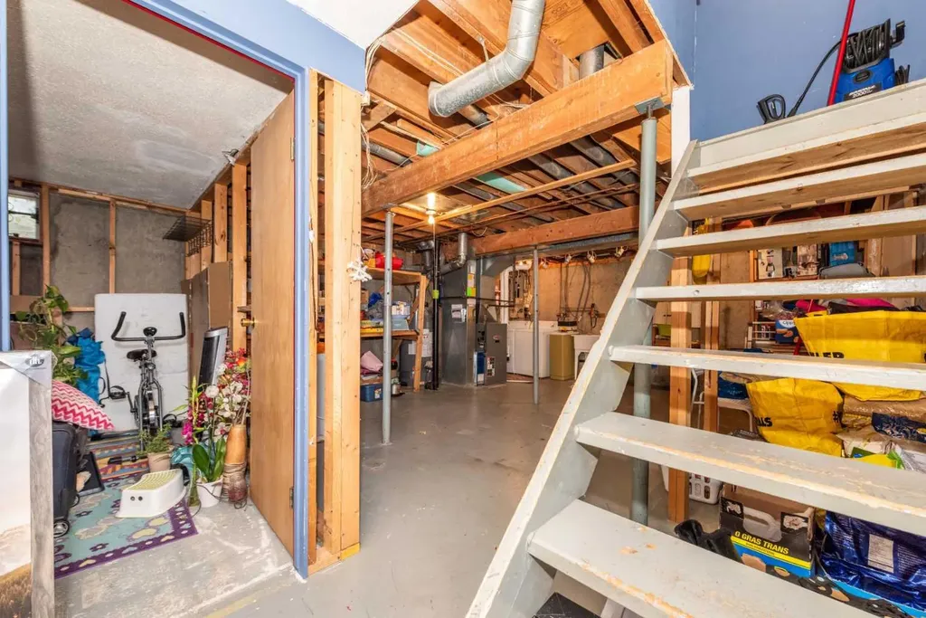 78 Queen Anne Close SE Calgary AB T2J 6E5