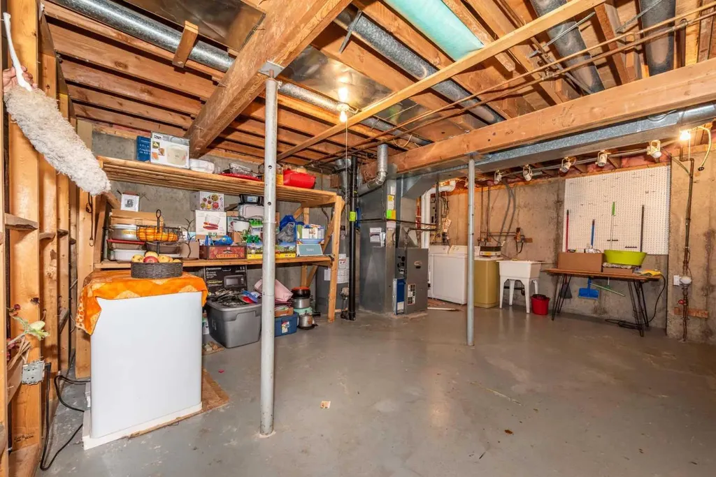 78 Queen Anne Close SE Calgary AB T2J 6E5