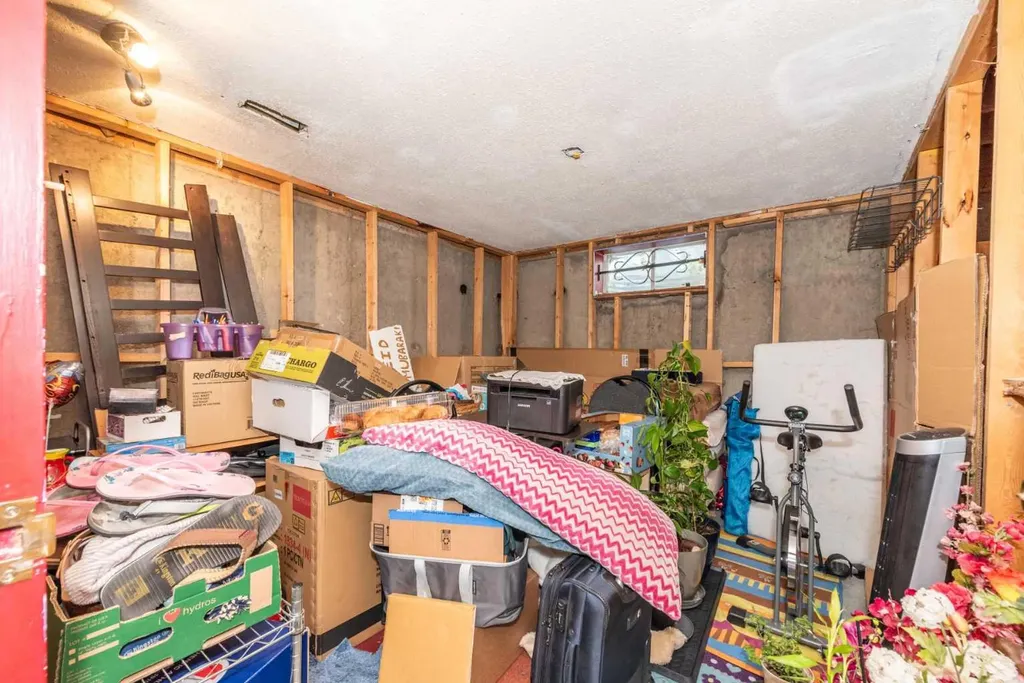 78 Queen Anne Close SE Calgary AB T2J 6E5