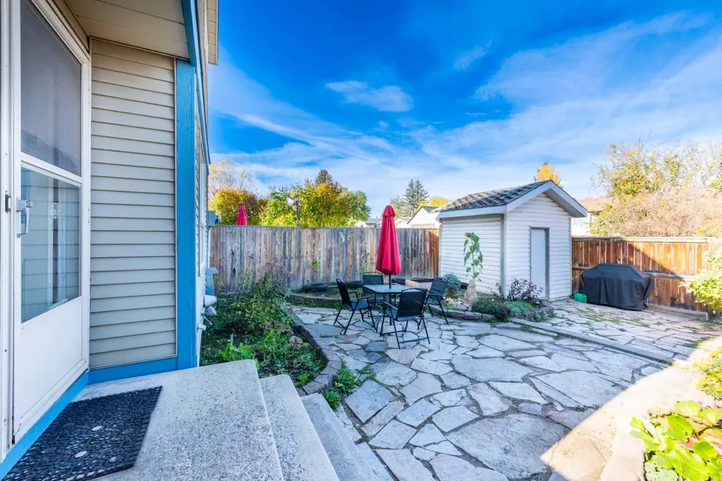 78 Queen Anne Close SE Calgary AB T2J 6E5