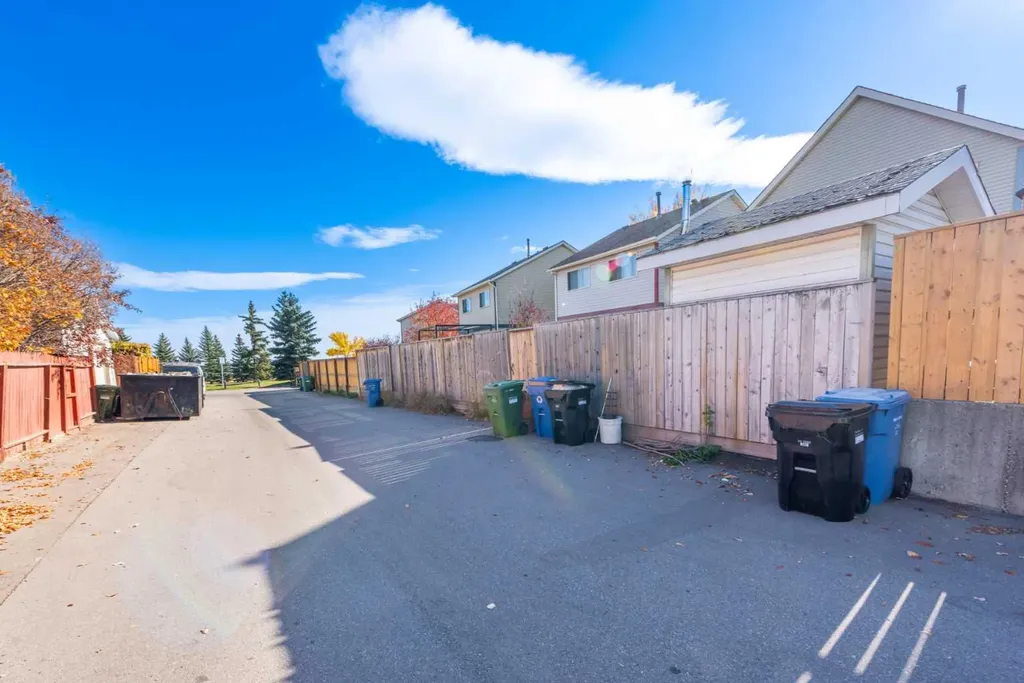 78 Queen Anne Close SE Calgary AB T2J 6E5