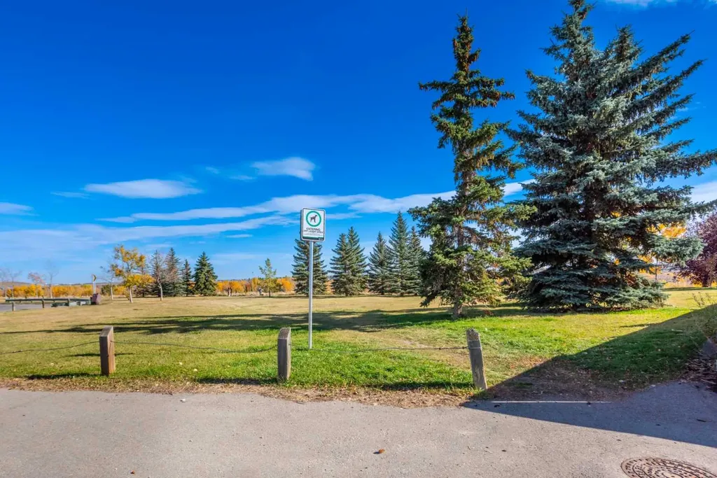 78 Queen Anne Close SE Calgary AB T2J 6E5
