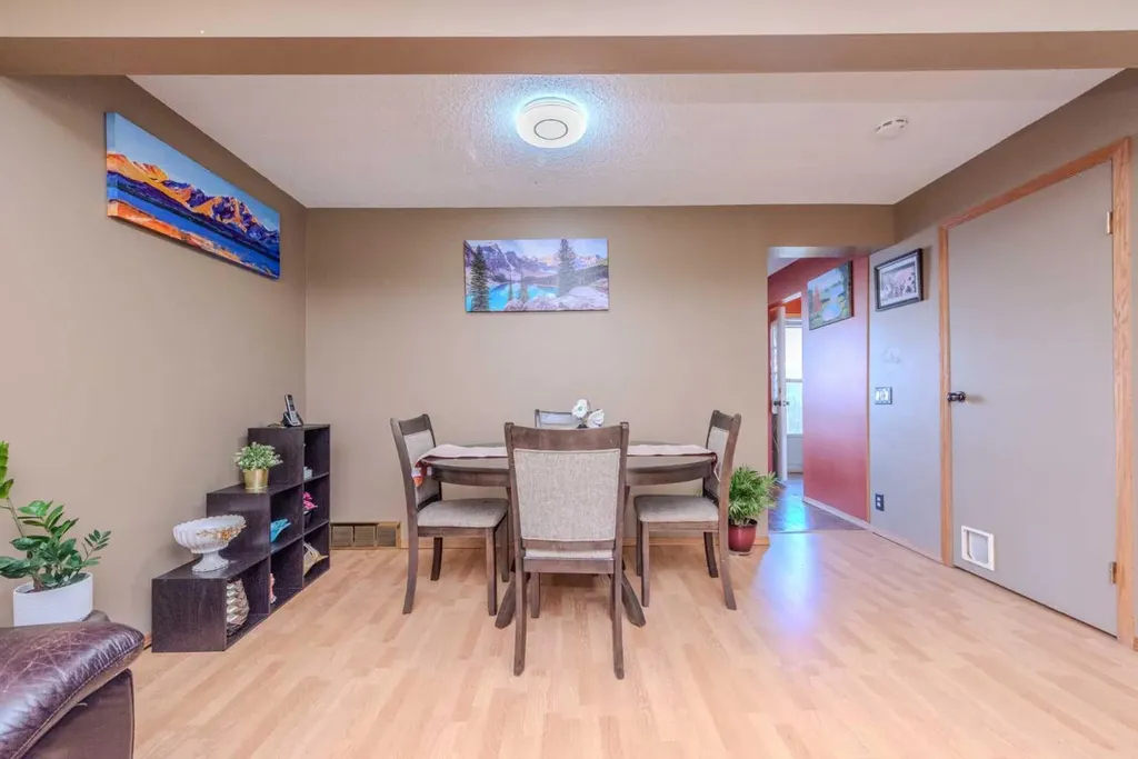 78 Queen Anne Close SE Calgary AB T2J 6E5
