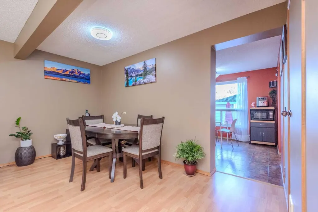 78 Queen Anne Close SE Calgary AB T2J 6E5