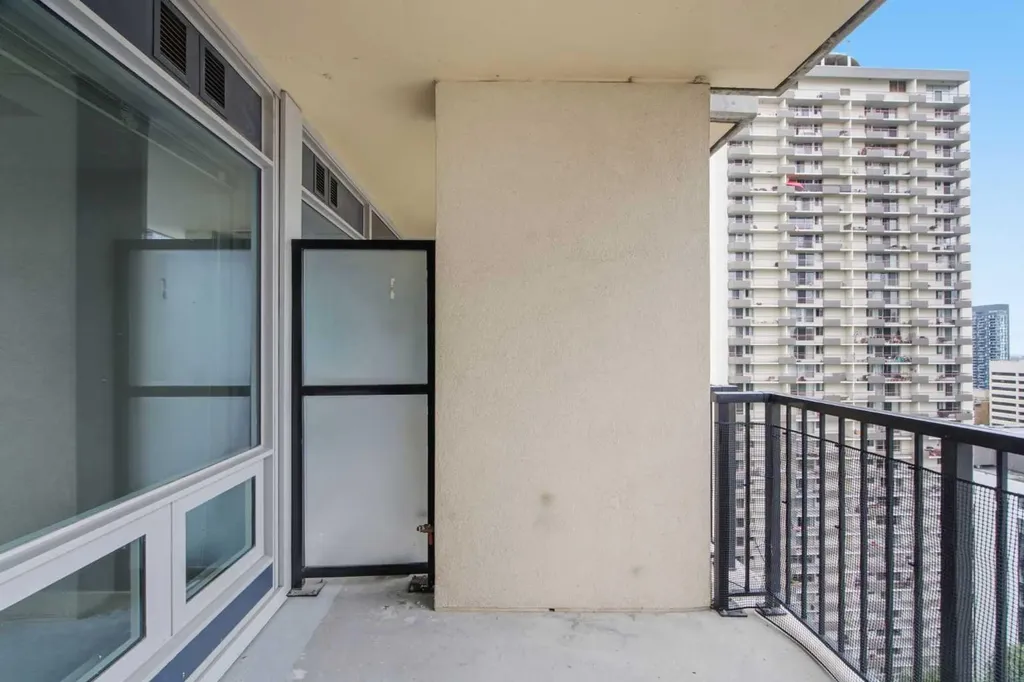 930 6 Avenue SW Calgary AB T2P 1J3