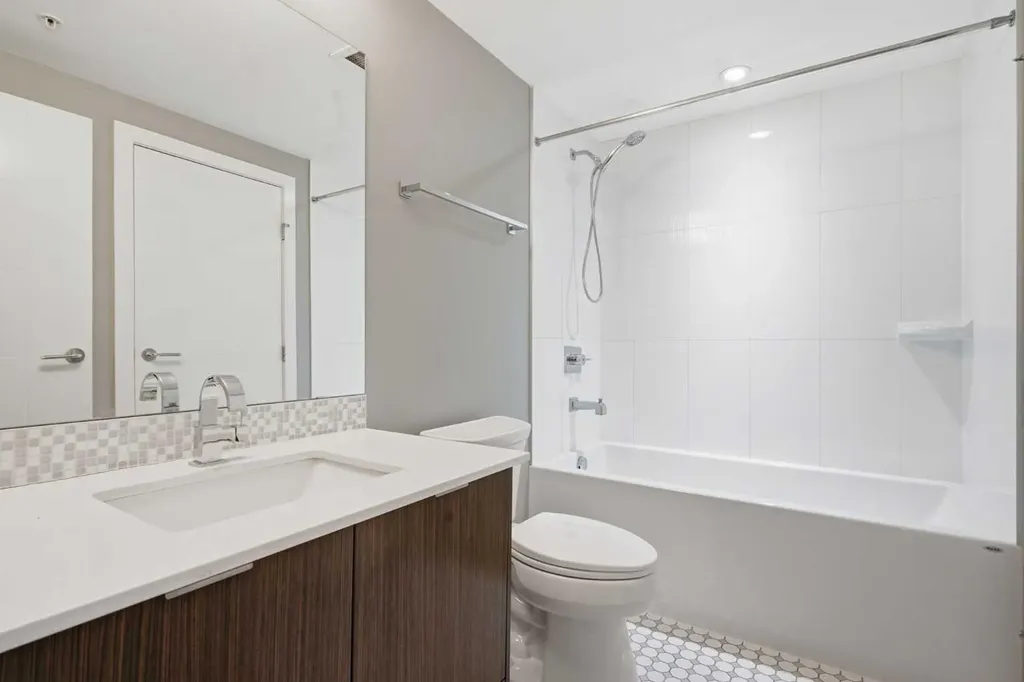 930 6 Avenue SW Calgary AB T2P 1J3