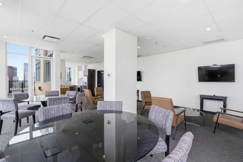 930 6 Avenue SW Calgary AB T2P 1J3