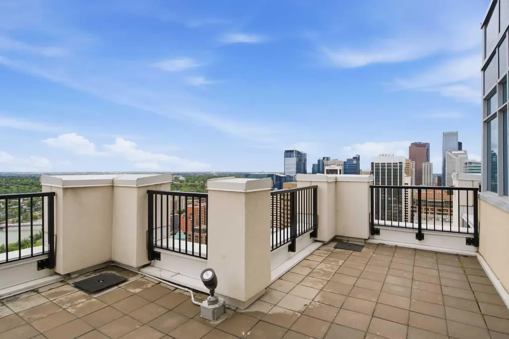 930 6 Avenue SW Calgary AB T2P 1J3