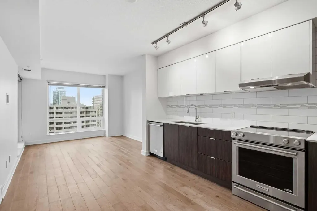 930 6 Avenue SW Calgary AB T2P 1J3