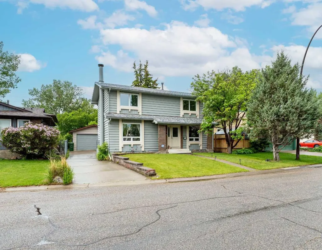 332 Deer Run Crescent SE Calgary AB T2J 5N5