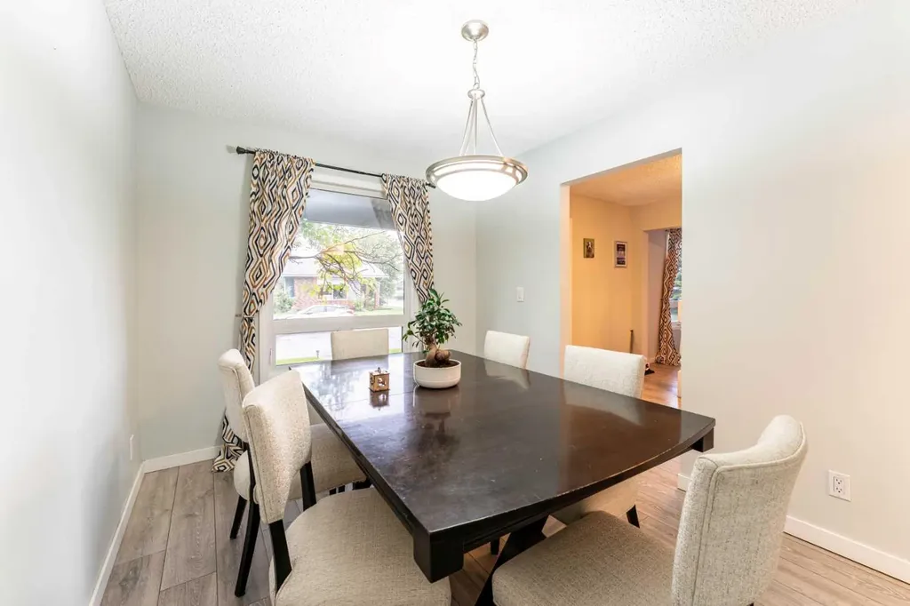 332 Deer Run Crescent SE Calgary AB T2J 5N5
