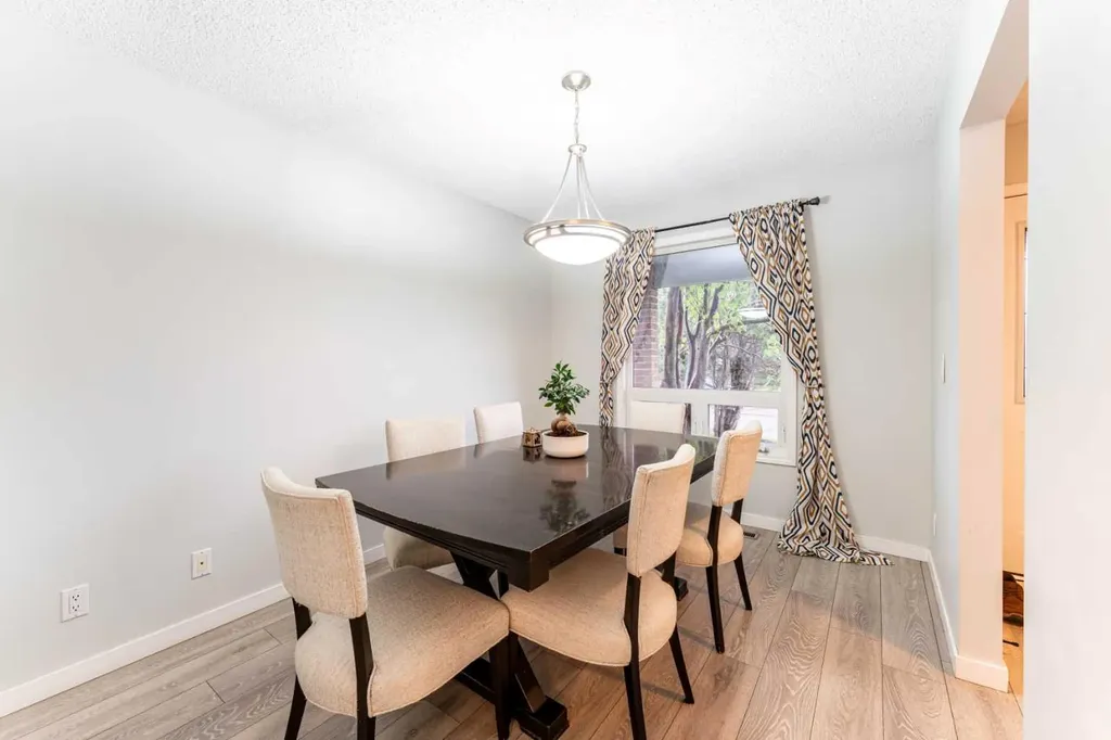 332 Deer Run Crescent SE Calgary AB T2J 5N5