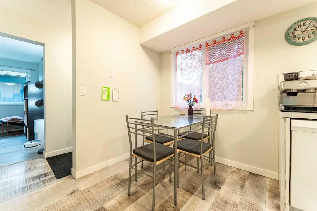 332 Deer Run Crescent SE Calgary AB T2J 5N5