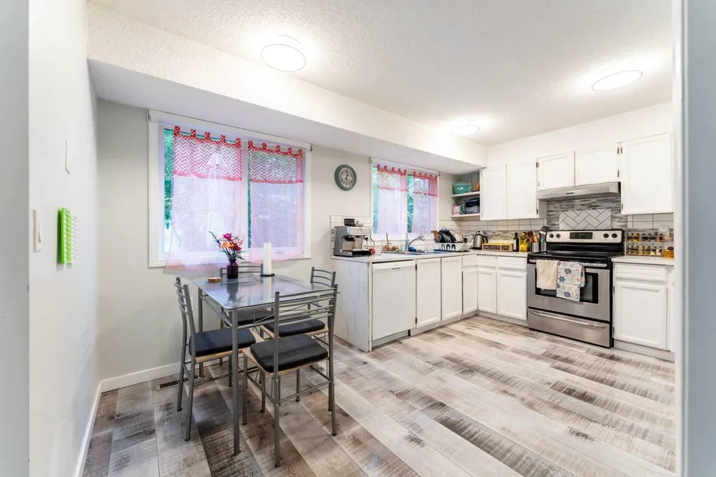 332 Deer Run Crescent SE Calgary AB T2J 5N5