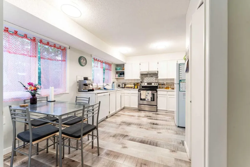 332 Deer Run Crescent SE Calgary AB T2J 5N5