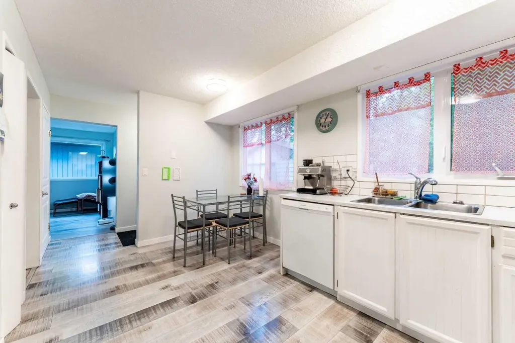332 Deer Run Crescent SE Calgary AB T2J 5N5