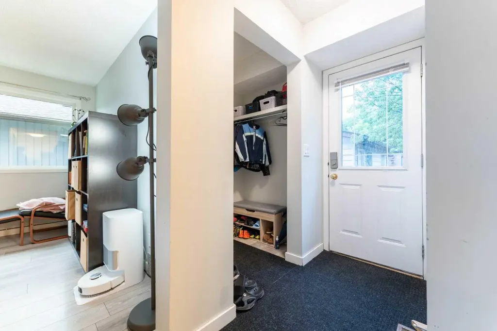 332 Deer Run Crescent SE Calgary AB T2J 5N5