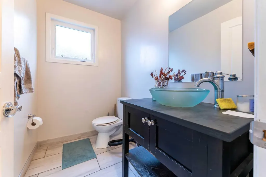 332 Deer Run Crescent SE Calgary AB T2J 5N5