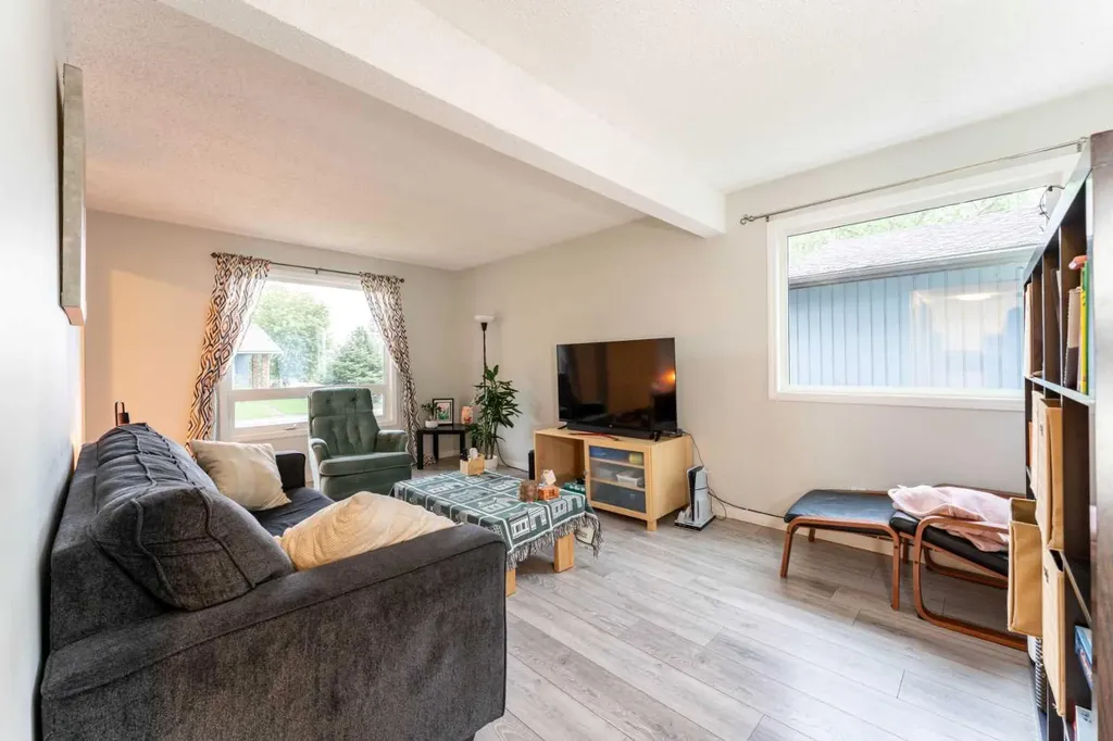 332 Deer Run Crescent SE Calgary AB T2J 5N5