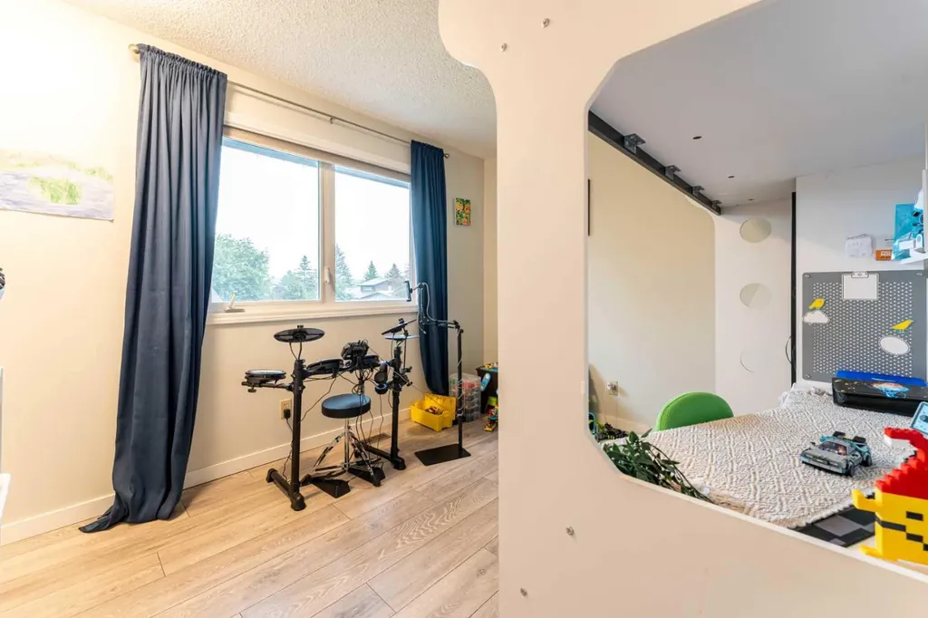 332 Deer Run Crescent SE Calgary AB T2J 5N5