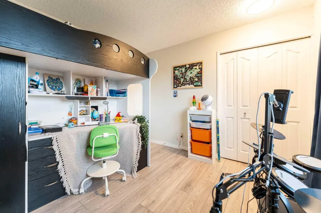 332 Deer Run Crescent SE Calgary AB T2J 5N5
