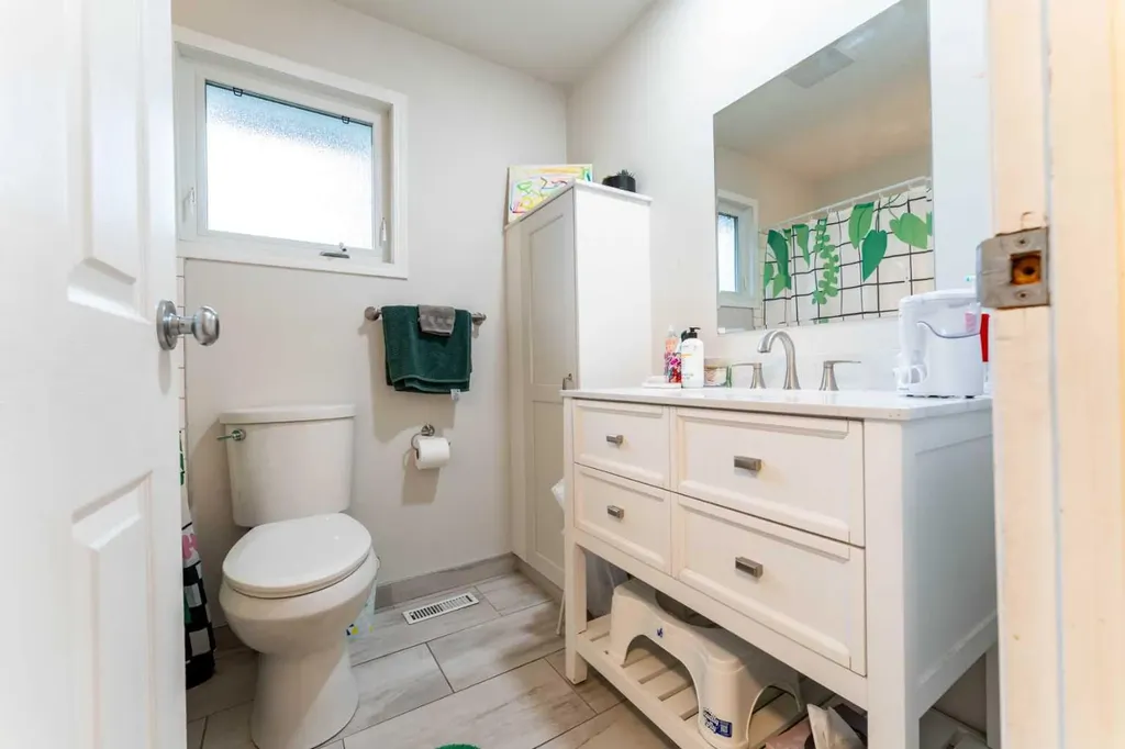 332 Deer Run Crescent SE Calgary AB T2J 5N5