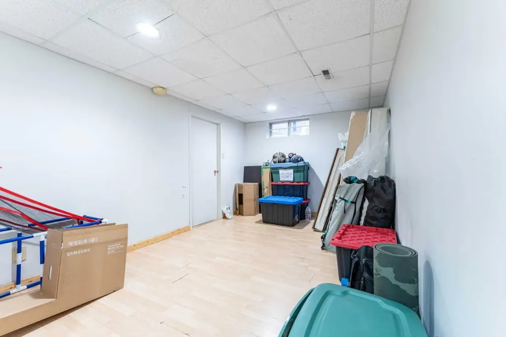 332 Deer Run Crescent SE Calgary AB T2J 5N5