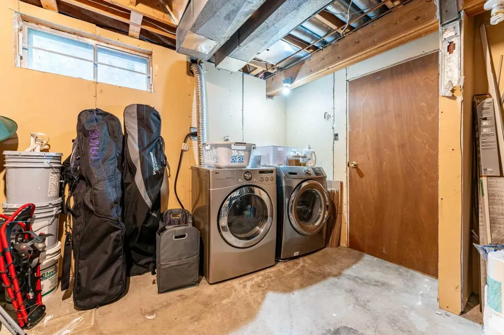 332 Deer Run Crescent SE Calgary AB T2J 5N5