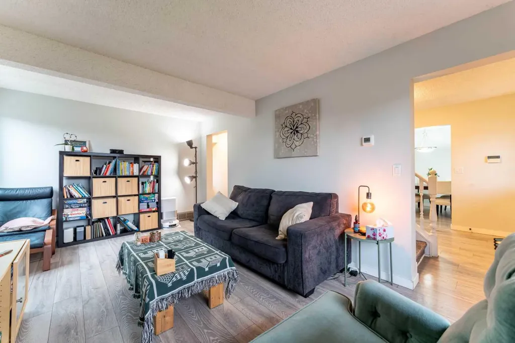 332 Deer Run Crescent SE Calgary AB T2J 5N5