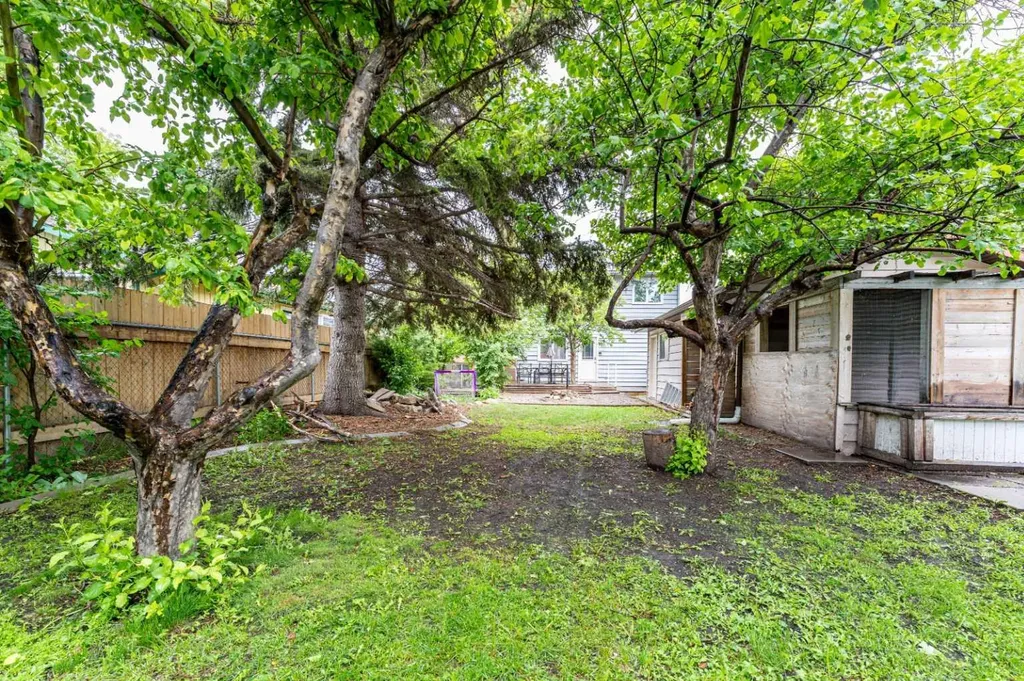 332 Deer Run Crescent SE Calgary AB T2J 5N5