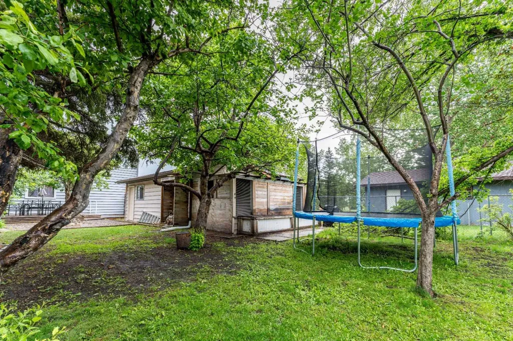332 Deer Run Crescent SE Calgary AB T2J 5N5
