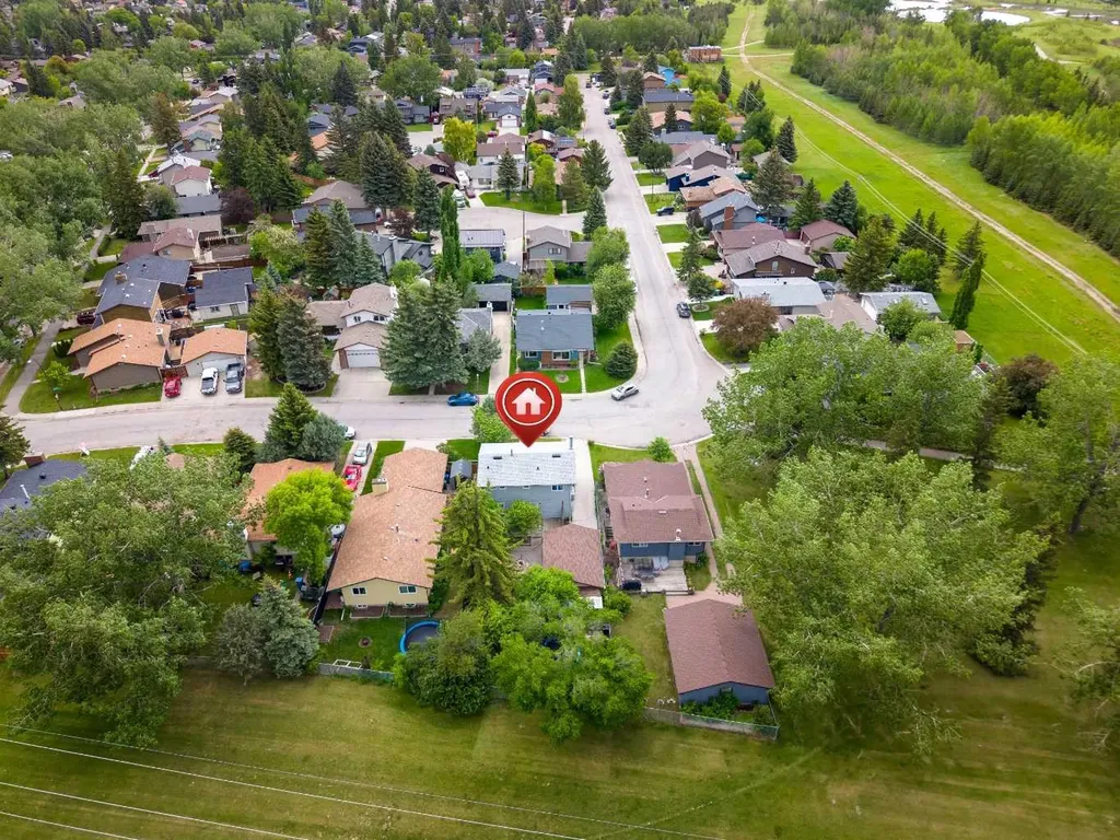 332 Deer Run Crescent SE Calgary AB T2J 5N5