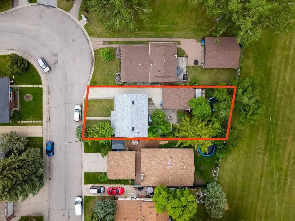 332 Deer Run Crescent SE Calgary AB T2J 5N5