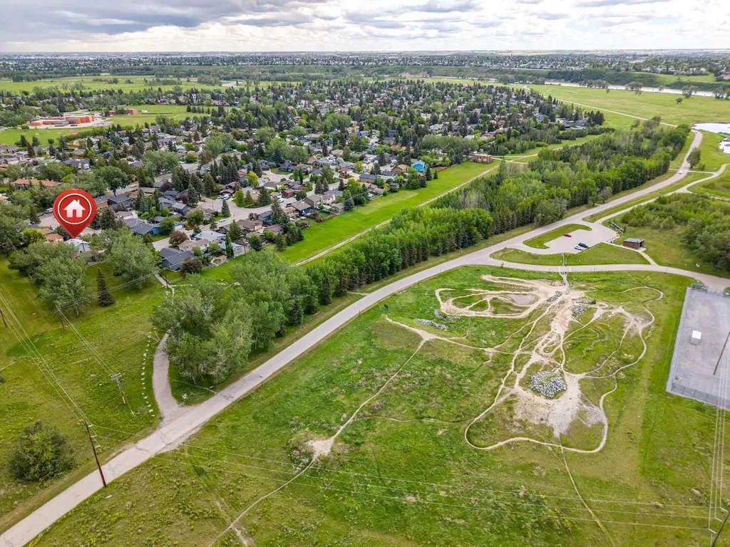 332 Deer Run Crescent SE Calgary AB T2J 5N5