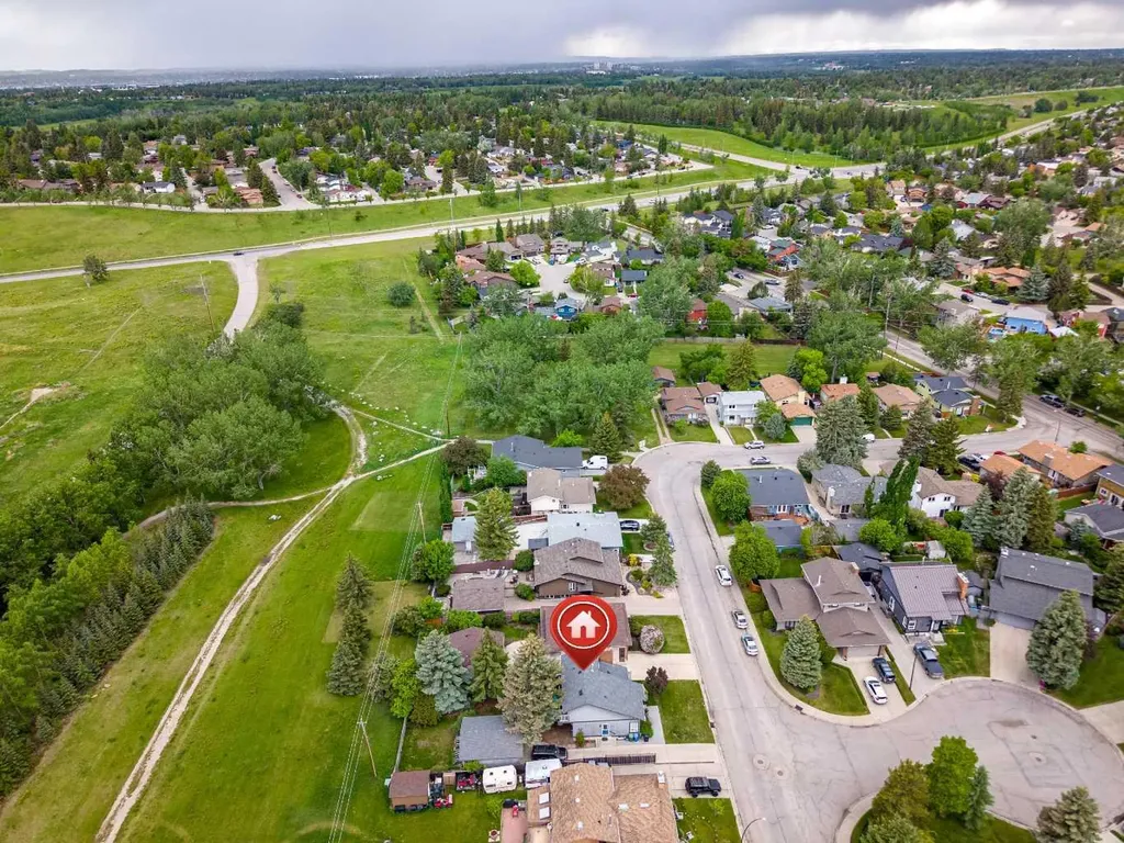 332 Deer Run Crescent SE Calgary AB T2J 5N5