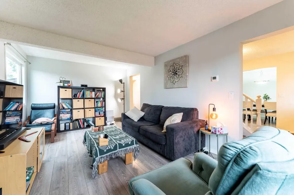332 Deer Run Crescent SE Calgary AB T2J 5N5