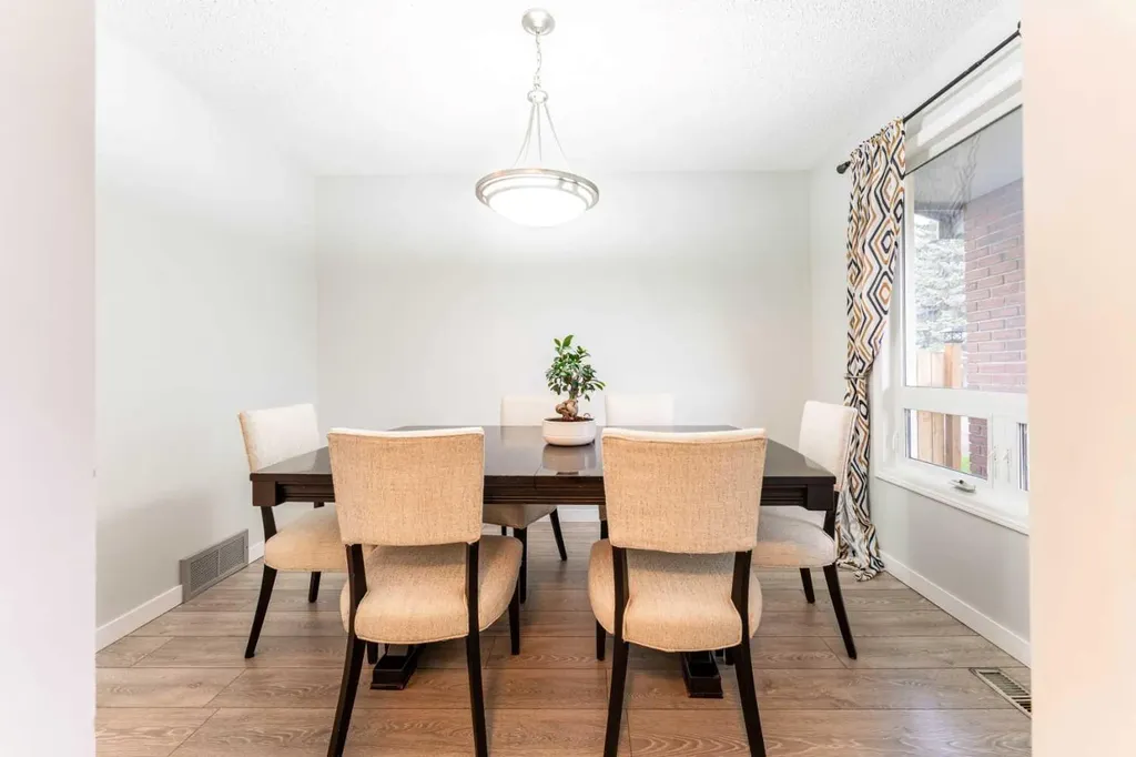 332 Deer Run Crescent SE Calgary AB T2J 5N5