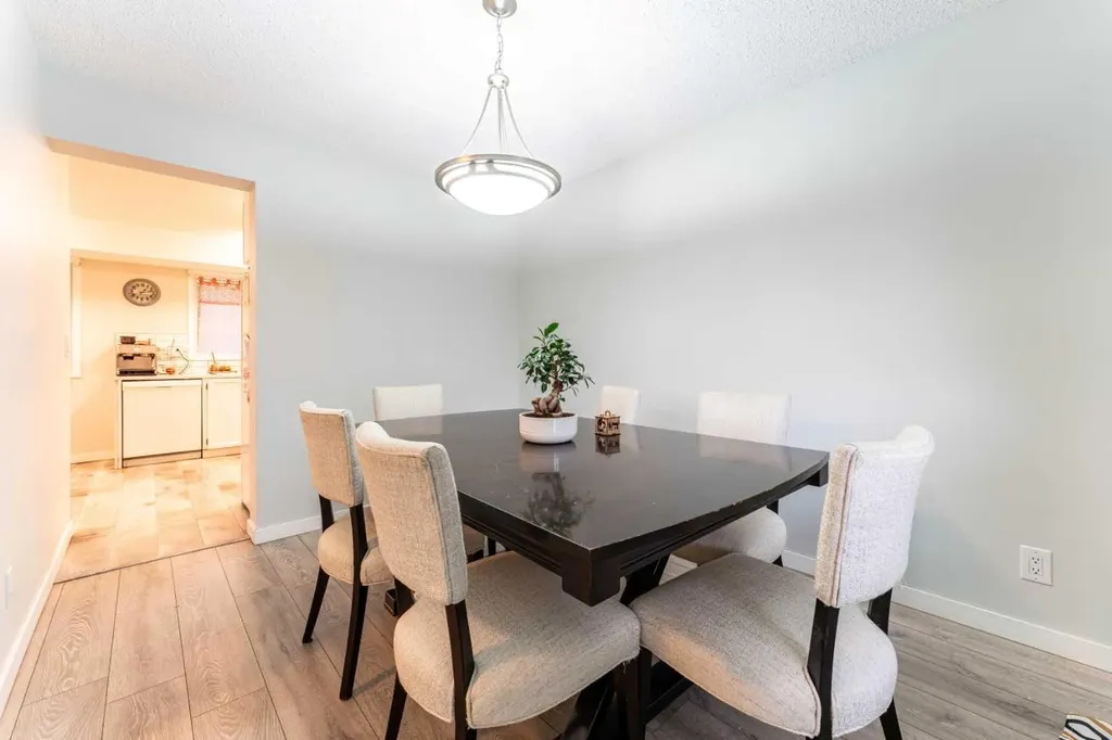 332 Deer Run Crescent SE Calgary AB T2J 5N5