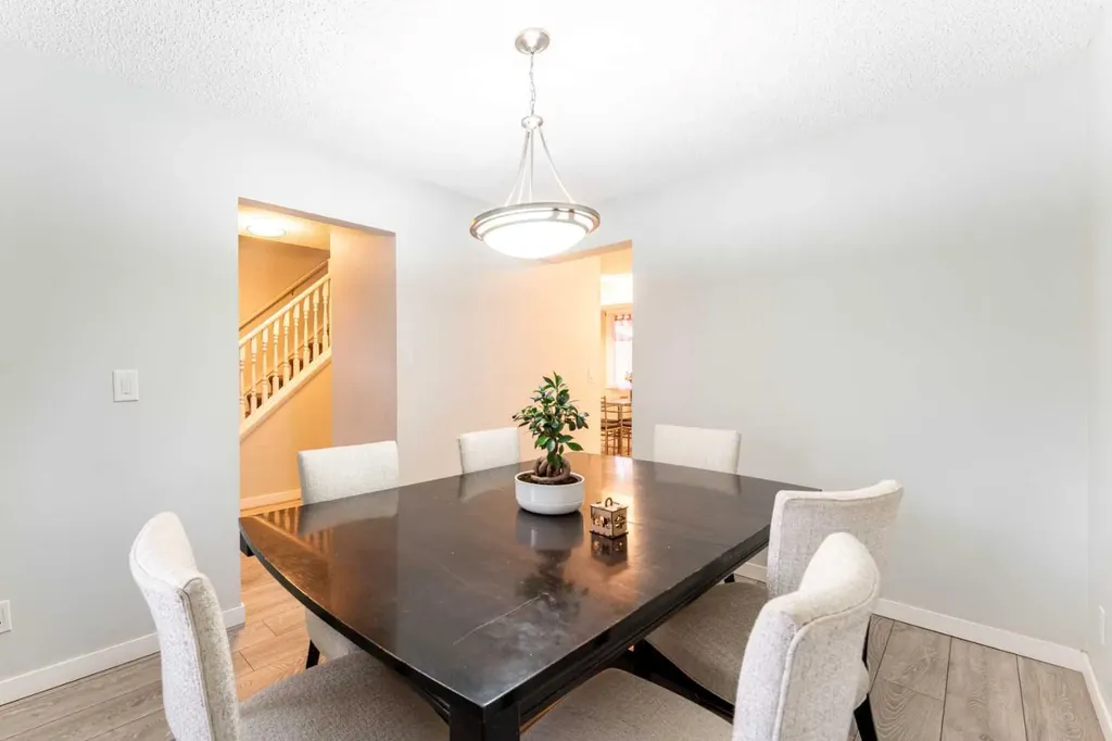 332 Deer Run Crescent SE Calgary AB T2J 5N5