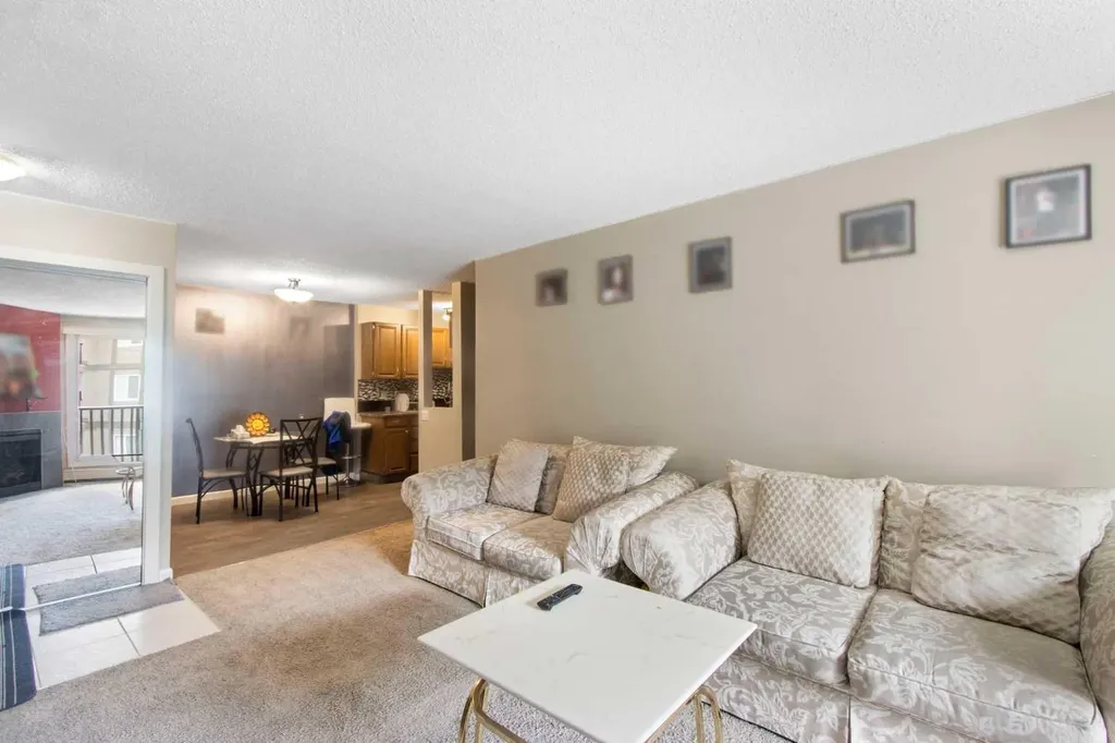 6400 Coach Hill Road SW Calgary AB T3H 1B8