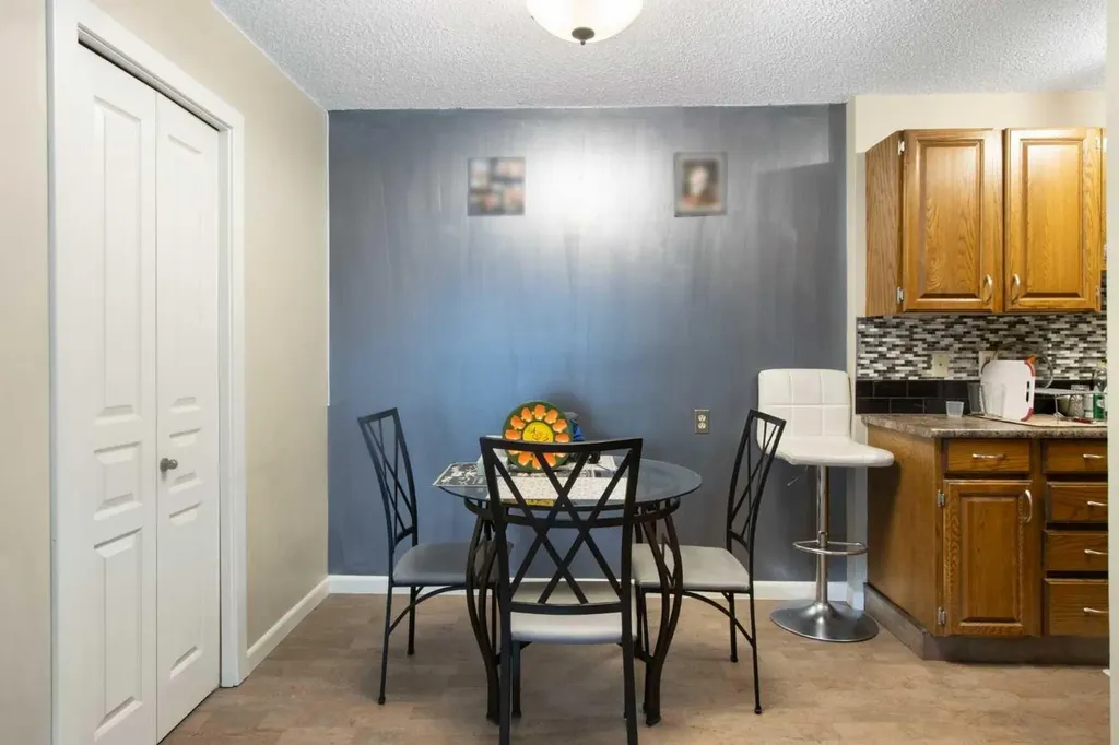 6400 Coach Hill Road SW Calgary AB T3H 1B8