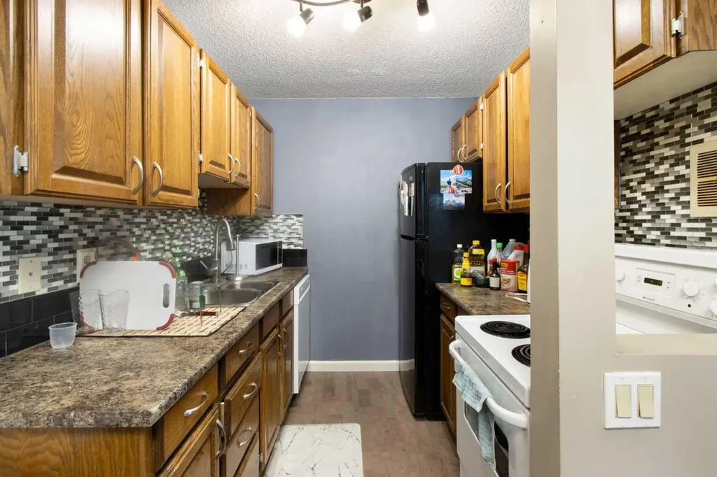 6400 Coach Hill Road SW Calgary AB T3H 1B8