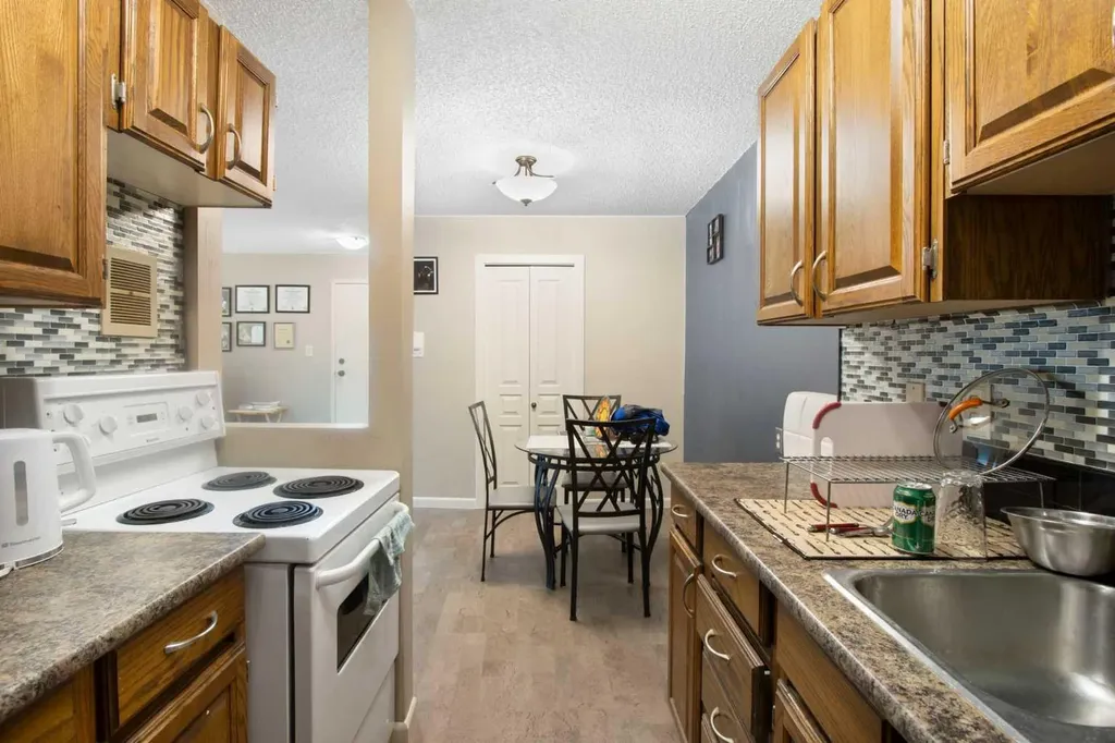 6400 Coach Hill Road SW Calgary AB T3H 1B8