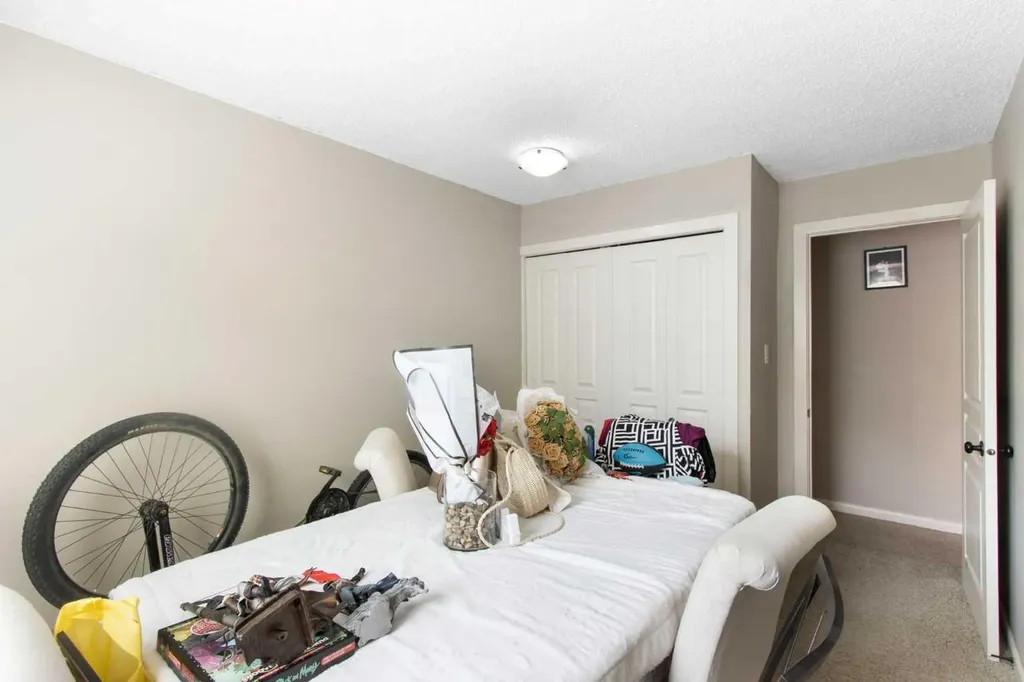 6400 Coach Hill Road SW Calgary AB T3H 1B8