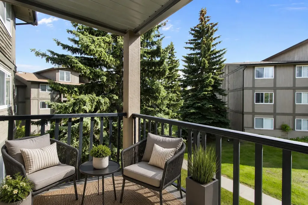 6400 Coach Hill Road SW Calgary AB T3H 1B8