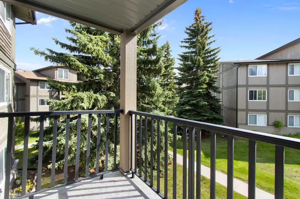 6400 Coach Hill Road SW Calgary AB T3H 1B8