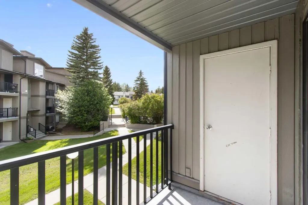 6400 Coach Hill Road SW Calgary AB T3H 1B8