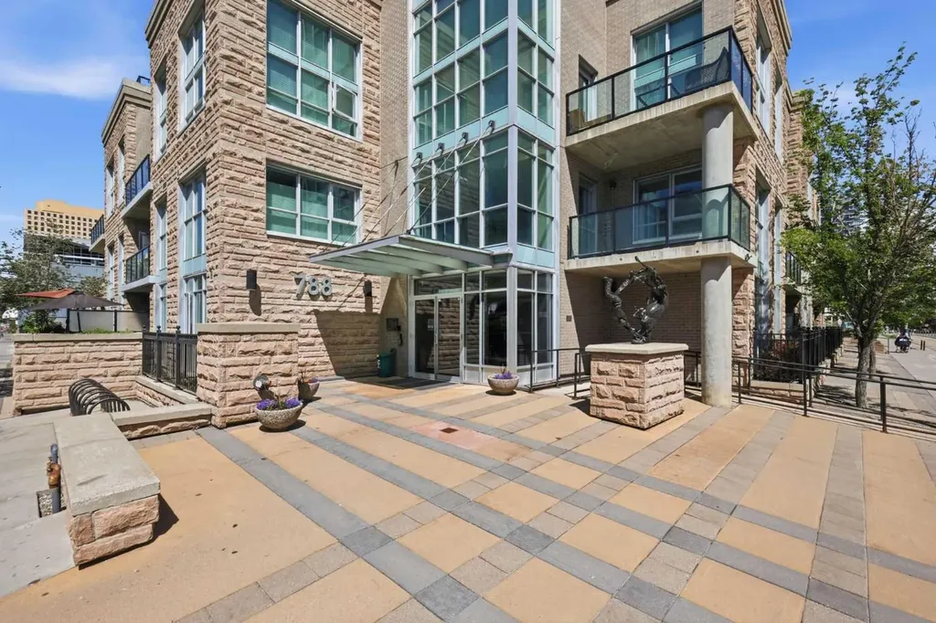 788 12 Avenue SW Calgary AB T2R 0H1